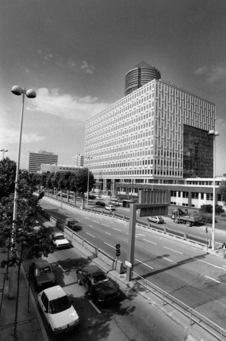 La Cité administrative d'Etat, dans le quartier de la Part-Dieu (Lyon). Photo CC, Marcos Quinones, 10 juin 1987, collections BML