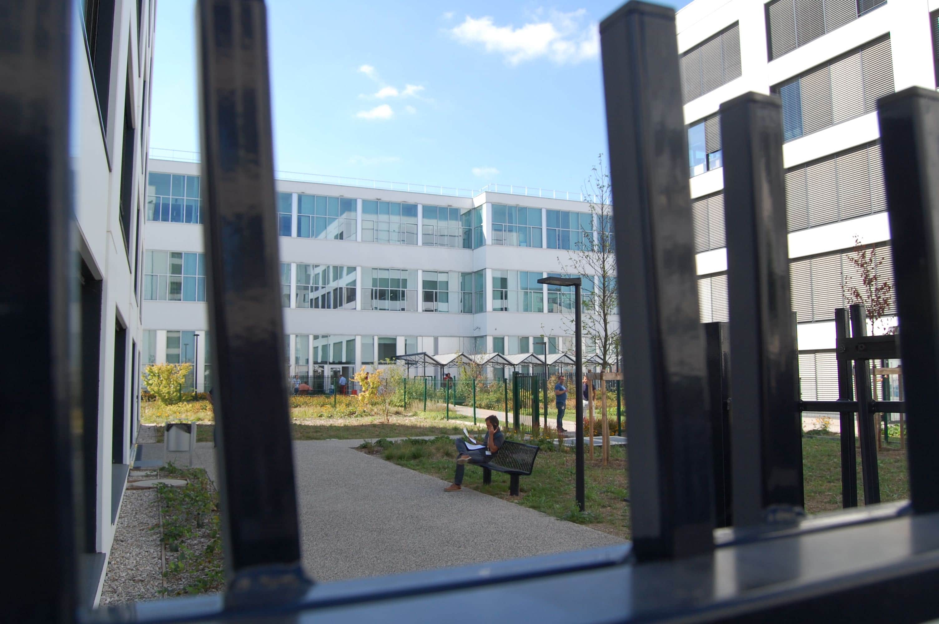 Immeubles de bureaux et ancienne usine Tase rénovée dans le secteur de Carré de Soie à Vaulx-en-Velin. © BE/Rue89Lyon