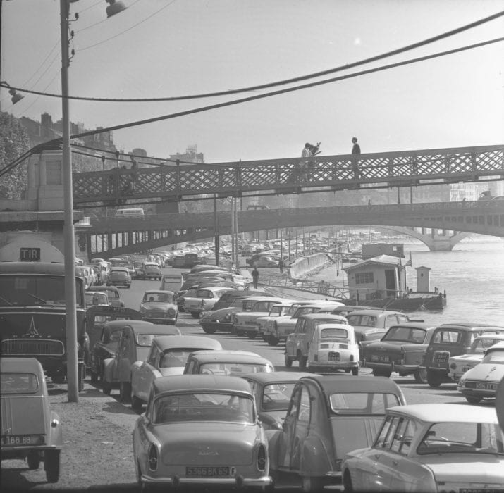 Parkings de voitures : Vue du quai Général Sarrail. Photo CC, Georges Vermard, [19..], collections BML