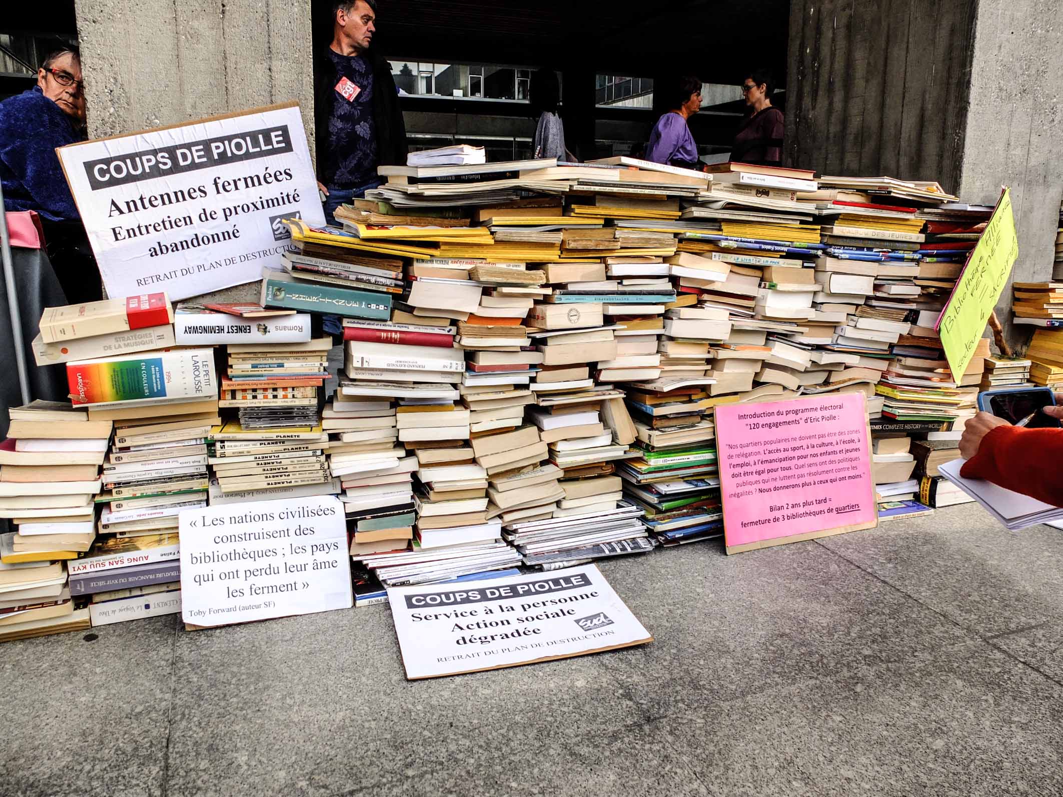 À Grenoble, les bibliothécaires en tête de la fronde contre le plan de rigueur d’Eric Piolle