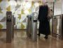 L'accès aux toilettes de la Part-Dieu est payant et il faut acheter un ticket pour passer les barrières à l'entrée. © Photo Rue89Lyon