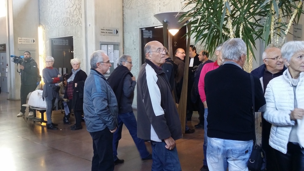 Partisans et opposants du Center Parcs de Roybon avaient fait le déplacement pour l'audience devant la cour administrative d'appel de Lyon. ©LB/Rue89Lyon