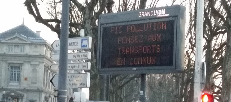 TCL : Faut-il arrêter la grève pendant un pic de pollution ?
