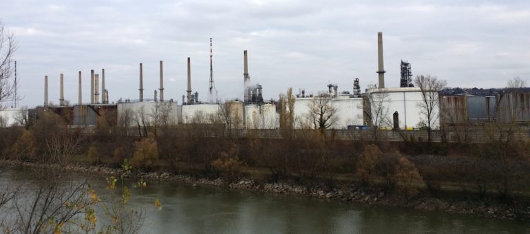 À la raffinerie de Feyzin, près de Lyon, « notre outil de travail dépérit »