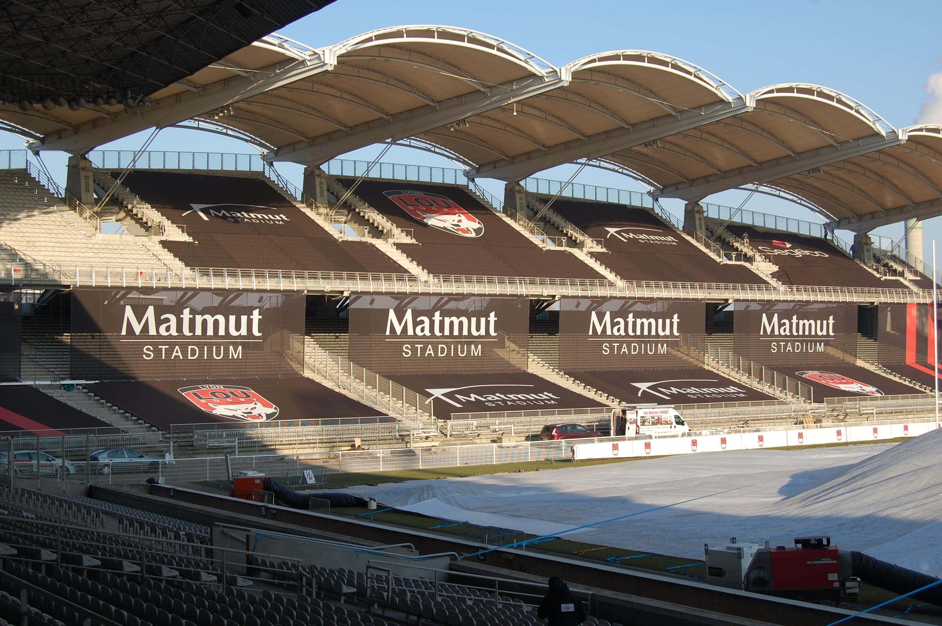 Pour les rencontres du LOU Rugby les virages sont fermés pour réduire la capacité du Matmut Stadium. Photo BE/Rue89Lyon