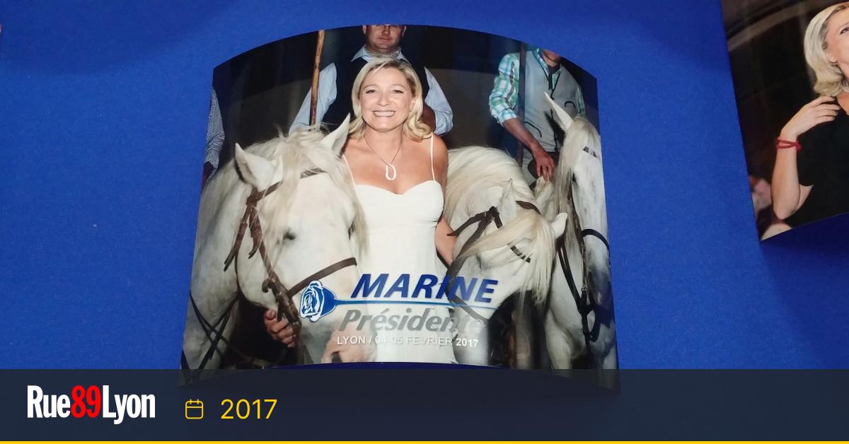 À Lyon, qui veut des photos à 5 euros de Marine Le Pen avec des chevaux ?