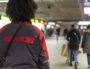 Ils facilitent le flux des passagers aux heures de pointe et nous renseignent. Ce sont nos Amis TCL. Photo d'illustration - janvier 2017 ©Léo Germain/Rue89Lyon