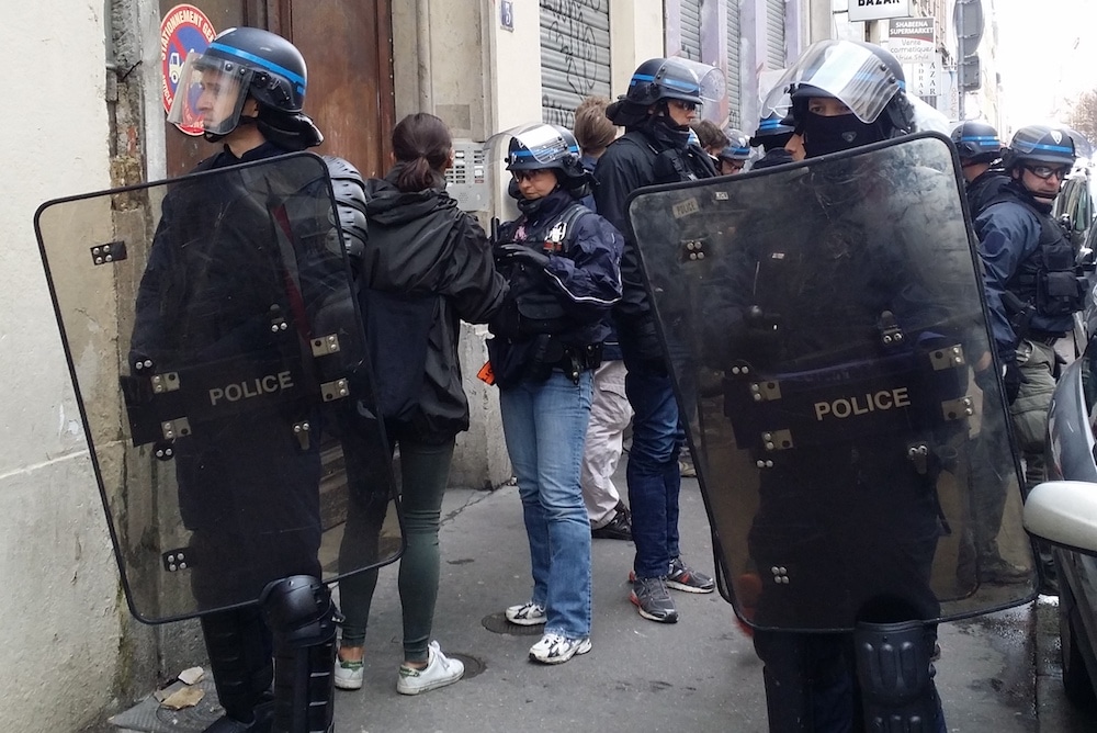 Fouilles et contrôles d'identité des participants à la manif sauvage. ©LB/Rue89Lyon