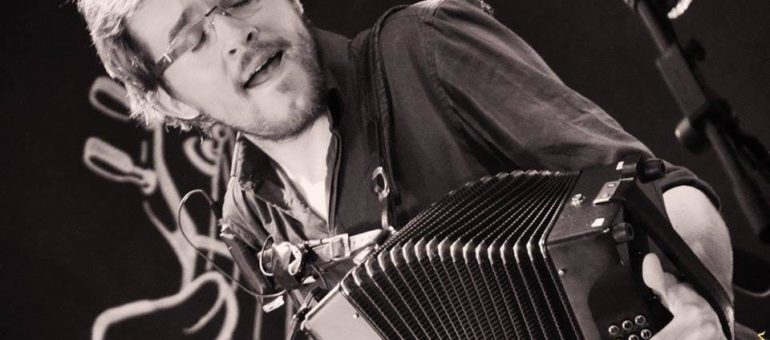 C’est bien beau d’être artiste #27 : Lucas Thébaut, accordéoniste élastomère aux Funambals