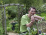 Rob Hopkins, Co-fondateur de "Totnes ville en transition" Transition Town Totnes et du réseau des Villes en transition photographié dans sa maison de Totnes, Devon ©Jim Wileman
