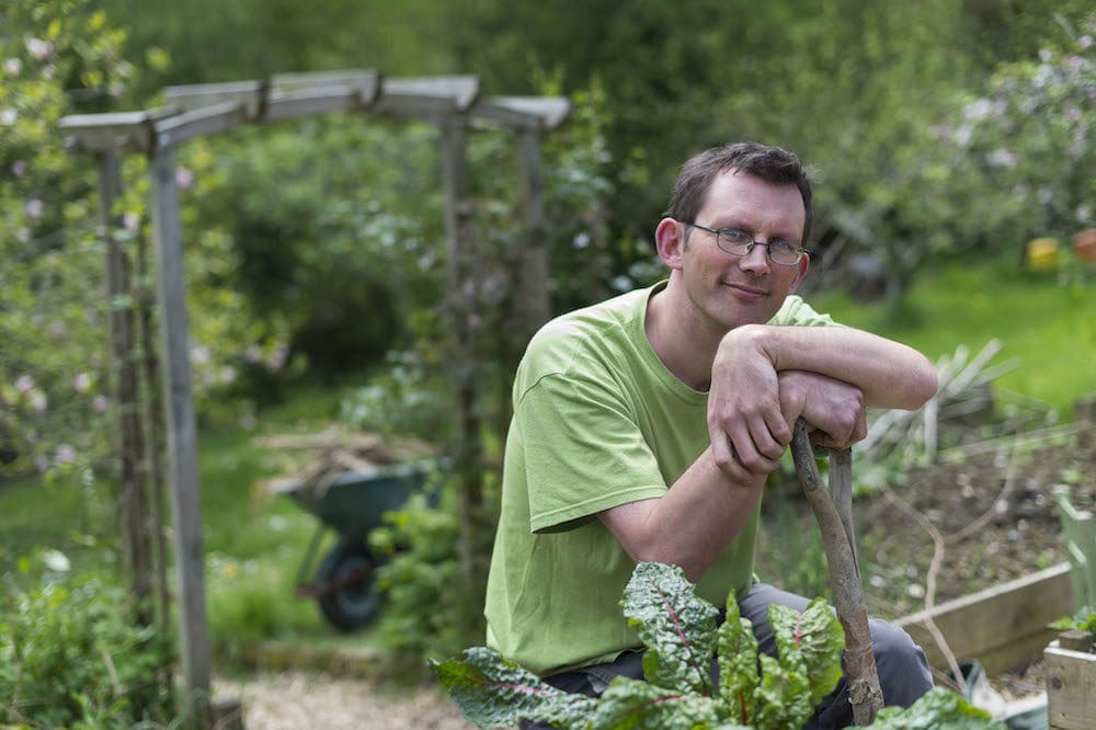 Rob Hopkins, Co-fondateur de "Totnes ville en transition" Transition Town Totnes et du réseau des Villes en transition photographié dans sa maison de Totnes, Devon ©Jim Wileman