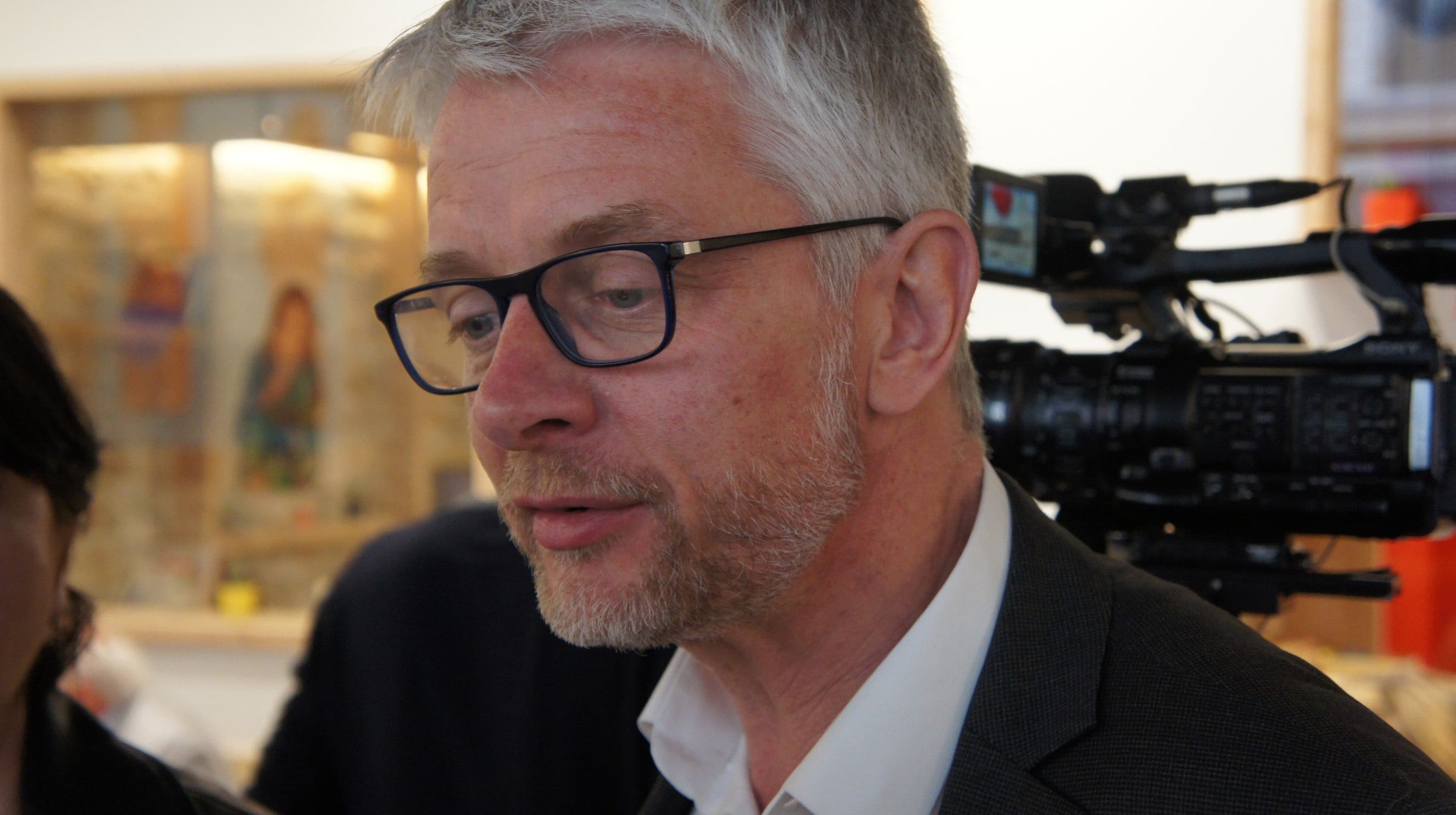 Hubert Julien-Laferrière à l'Anticafé le mardi 16 mai 2017 lors de la présentation des candidats de la République En Marche ! aux élections législatives 2017. ©HH/Rue89Lyon