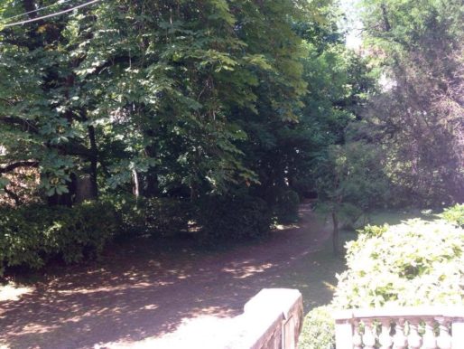 La villa Monoyer dans le 3ème arr. de Lyon vue des escaliers de l'entrée