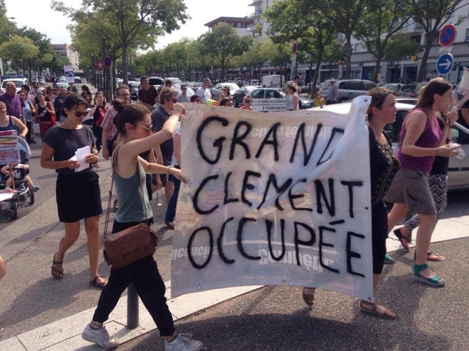 Marche pour les familles sans logement organisée par le collectif "Jamais sans toit" jeudi 15 juin à Vaulx-en-Velin. ©HH/Rue89Lyon