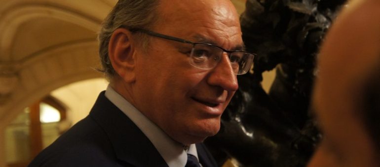 9e circonscription du Rhône : votre député est Bernard Perrut ou le népotisme dans le Beaujolais