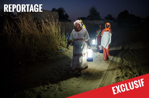 en Inde, le Barefoot College forme des femmes rurales venues du monde entier, à l’installation et la maintenance de panneaux photovoltaïques. Un des reportages du magazine "Femmes ici et ailleurs". ©DR