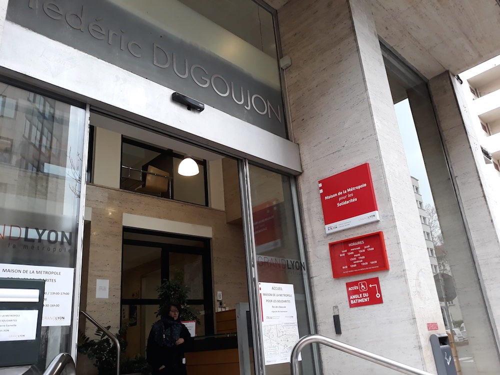 L'entrée de la Maison de la Métropole pour les solidarités du 149, rue Pierre Corneille. ©LB/Rue89Lyon