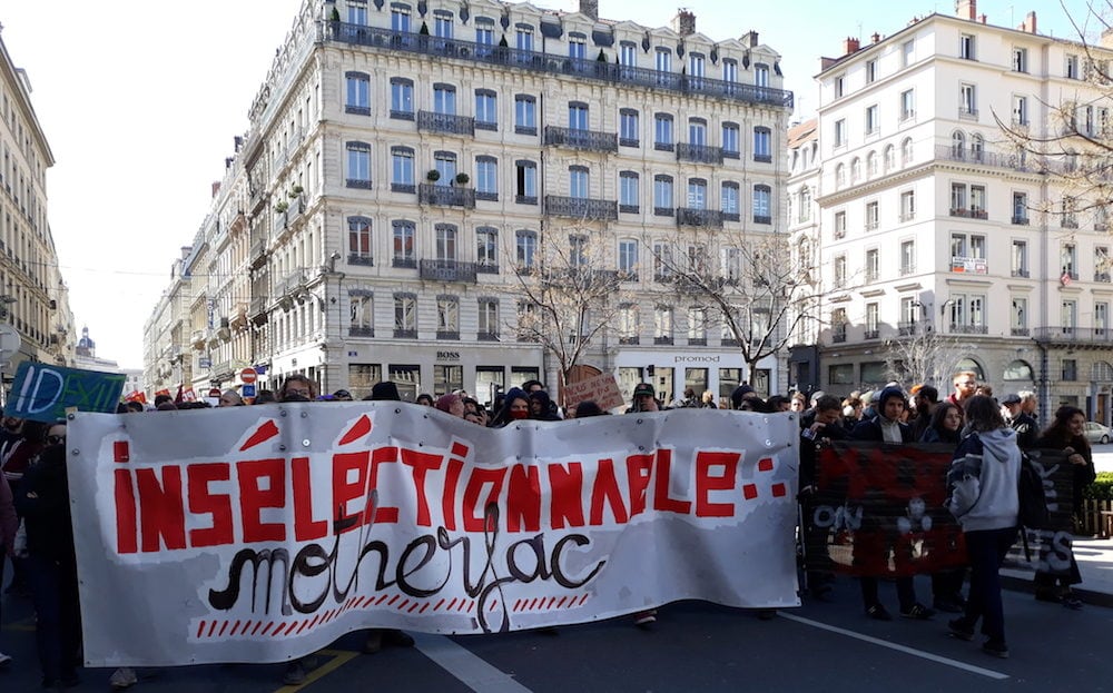 "Insélectionnable". La banderole du cortège étudiants et lycéens. ©LB/Rue89Lyon