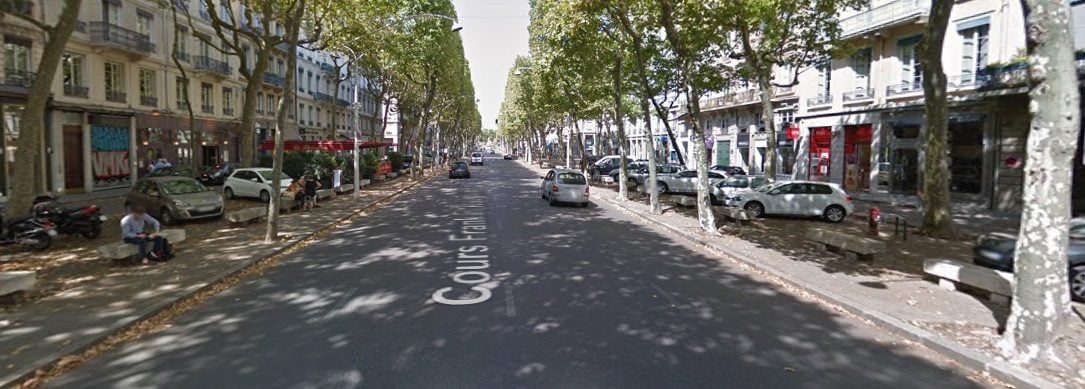 Cours Roosevelt la place ne manque pas. Capture d'écran Google Streetview