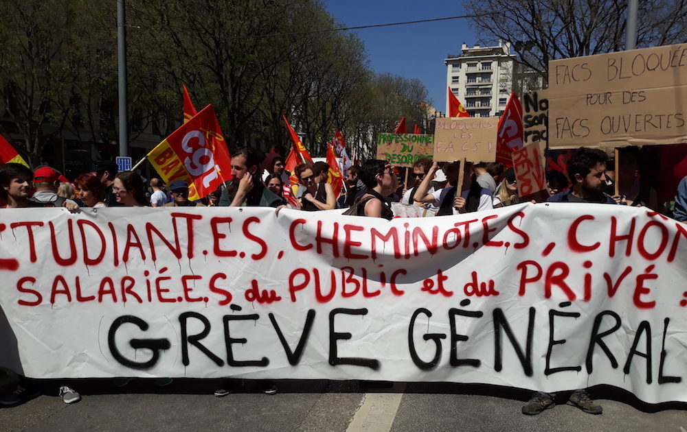 La banderole du cortège étudiant lors de la manifestation "convergence des luttes" du 19 avril à Lyon. ©LB/Rue89Lyon