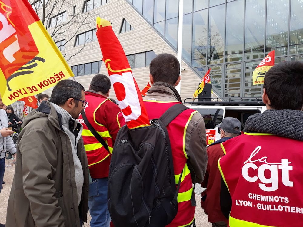 Des cheminots grévistes SNCF à Lyon, le 2 avril, 1er jour de grève perlée contre la réforme de la SNCF. ©LB/Rue89Lyon