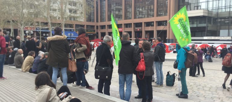 200 manifestants à Lyon en soutien à la ZAD de Notre-Dame-des-Landes