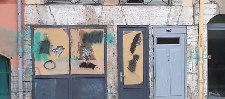 Pour la 3ème fois à Lyon, le local du Bastion social attaqué par des antifas