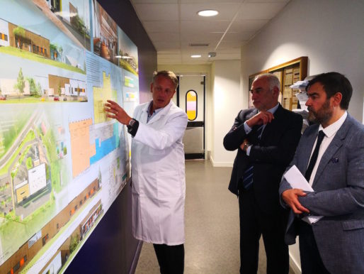 Thierry Sablon, Georges Képénékian et Guy Corazzol dans les locaux de la cantine centrale