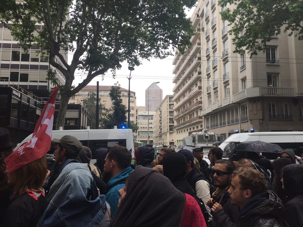 Les étudiants nassé durant la manifestation du mercredi 16 mai. ©SP/ Rue89Lyon