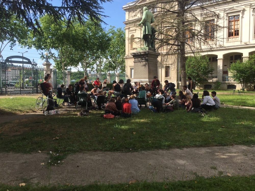 Assemblé Général à Lyon 2, le mardi 22 mai après la manifestation du service publique. ©SP/Rue89Lyon