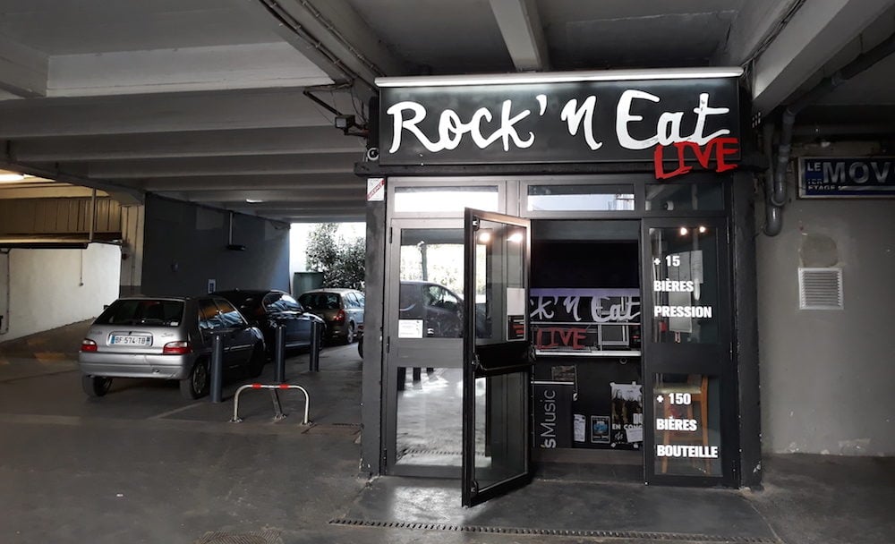 C'est devant le bar-concert Rock n'Eat, quai Arloing (Lyon 9e) que la violente bagarre a eu lieu. ©LB/Rue89Lyon