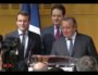 Emmanuel Macron et Olivier Ginon lors de la signature du contrat de filière sport en mars 2016. Capture video