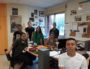 Une partie de l'équipe PoliCité. De gauche à droite : Hakim, Myriam, Ilyes, Mathilde, Hakim et, Abdallah. Au centre, Samia Bencherifa, la responsable "ados" du centre social Georges-Lévy. ©LB/Rue89Lyon