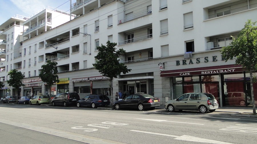 Une rue commerçante à Vaulx-en-Velin, juin 2018 © Prescillia Boisseau/LBB