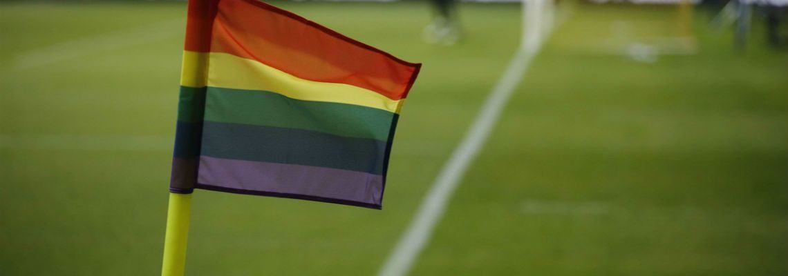 L’homosexualité dans le football : le même maillot mais pas les mêmes droits