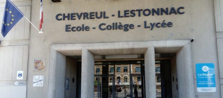 À Lyon, « ma fille n’a pas de lycée à la veille de la rentrée »