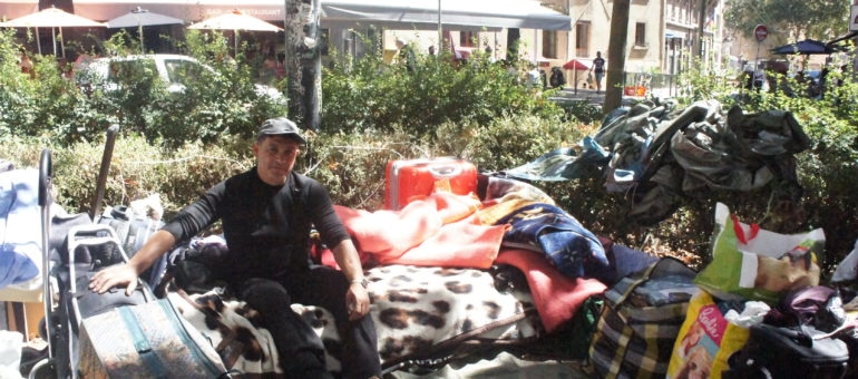 Dans l’attente d’un relogement des familles occupent la place Sathonay