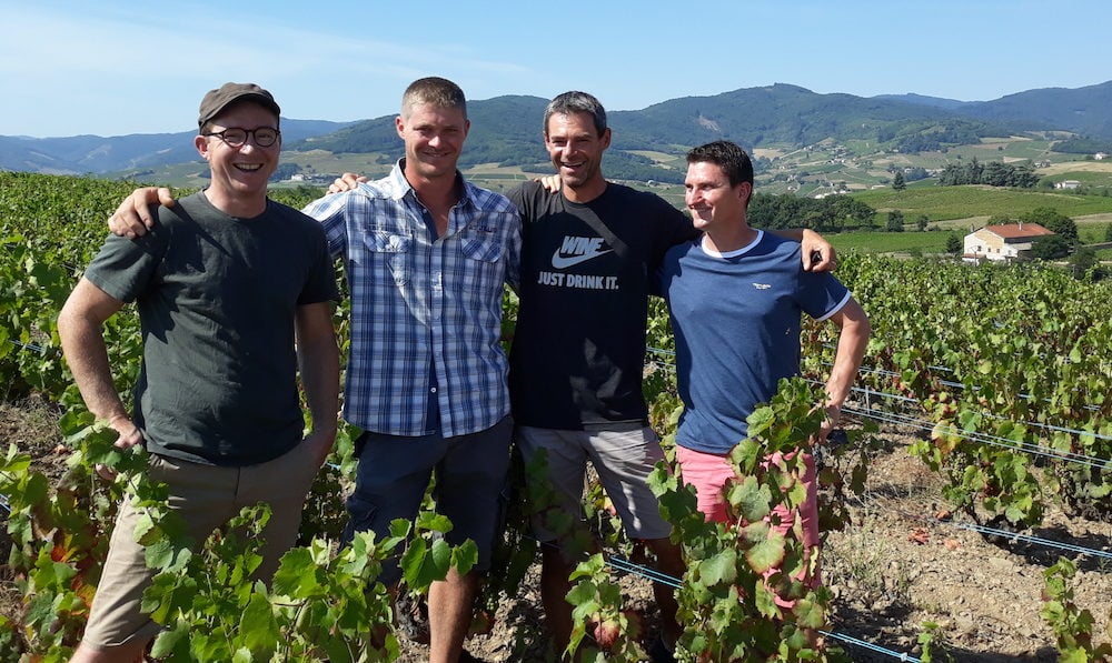 De gauche à droite : Sébastien Congretel, Fabien Forest, Cédric Lecareux et Raphaël Chopin. Une partie des membres actifs de l'association des vignerons de Lantignié. ©LB/Rue89Lyon