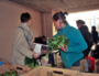Les adhérents de Bissamap récupèrent pour la première fois un panier de légumes. Photo prise 2013 Credit : JEM/Rue89Lyon