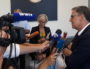 Le président de la Métropole de Lyon, David Kimelfeld, répondant aux question des journalistes lors d'un point presse improvisé à la suite de l'annonce du retour de Gérard Collomb à Lyon. ©LB/Rue89Lyon