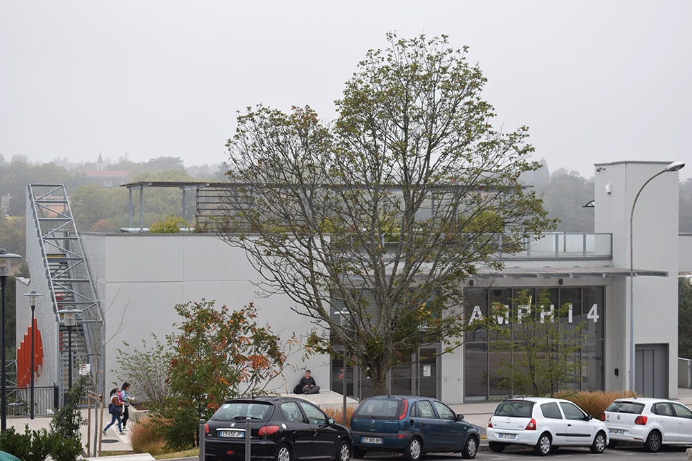 Le campus universitaire de Lyon-Sud avec ici un amphithéâtre qui accueille des étudiants en médecine. © Aurélien Defer