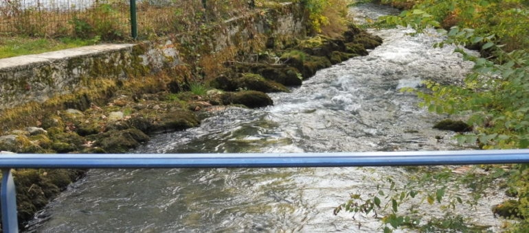 Eau en bouteille : à Divonne-les-Bains, le plastique n’est plus fantastique