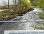 Au bord des canaux qui traversent Divonne, des panneaux invitent à « protéger les rivières ». Crédit AD / Rue89Lyon.