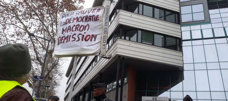 A Lyon, première petite manifestation intersyndicale en réponse aux « gilets jaunes »