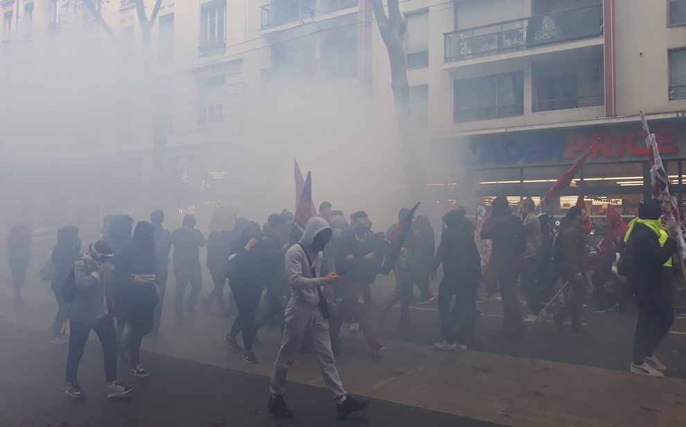 Des grenades lacrymogène pour disperser la manifestation angle cours Gambetta/avenue Félix Faure (Lyon 3e). LB/Rue89Lyon