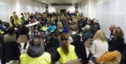 La salle Malik Oussekine était pleine pour cette première assemblée des "gilets jaunes" givordins. © Alexis Demoment / Rue89Lyon.