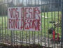 Une pancarte devant un lycée de Bron. ©Hugo Dervissoglou/LBB