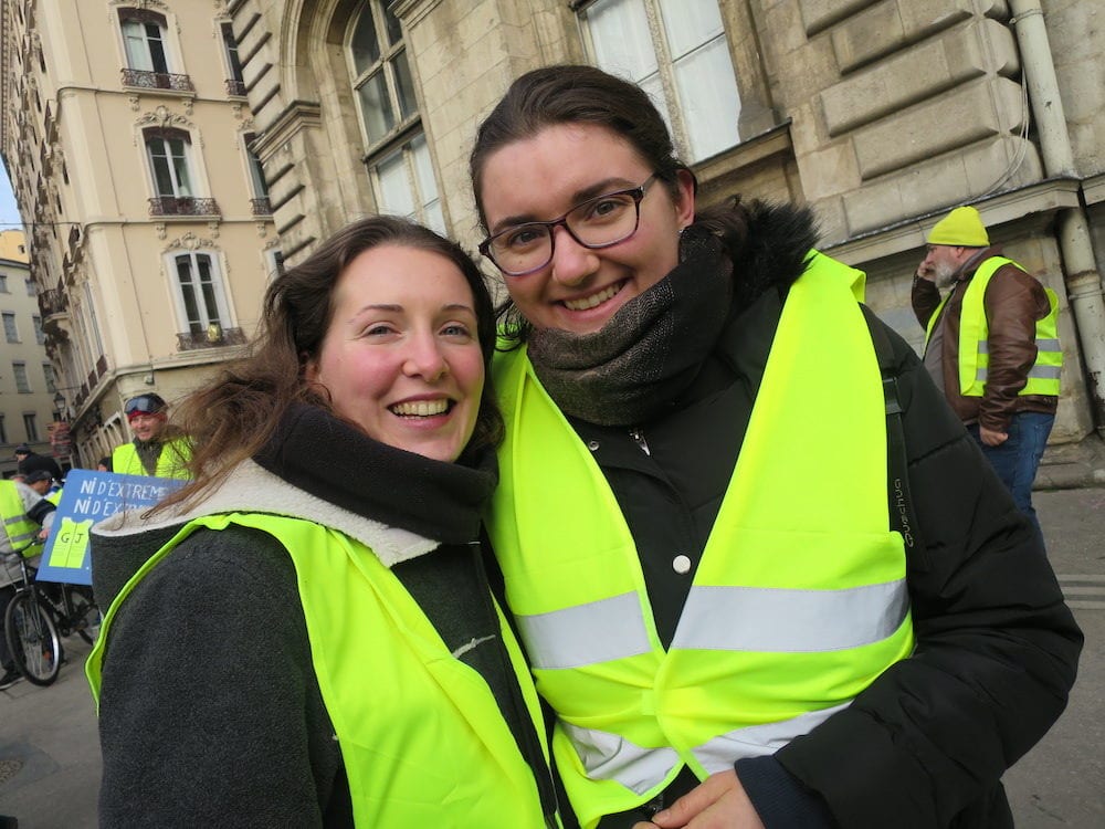 Alice, de Clermont-Ferrand, accompagnée de sa belle-sœur Lucille, pour ça première manifestation à Lyon. ©MG/Rue89Lyon