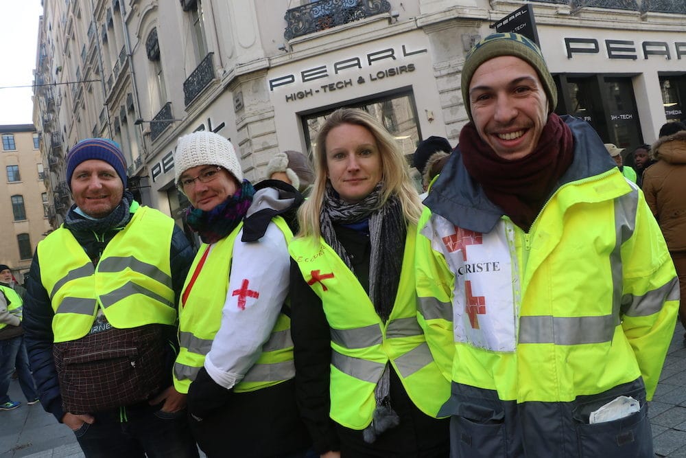 Éric, Patricia, Emmanuelle et Jonathan sont venus manifester mais aussi secourir les "gilets jaunes" qui auraient besoin. MG/Rue89Lyon