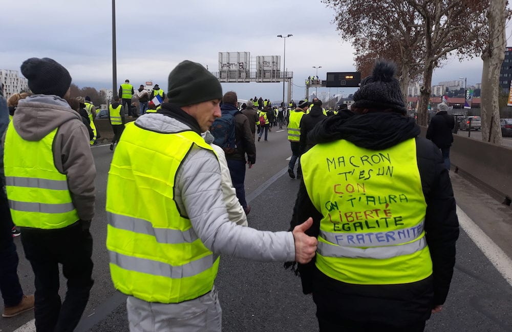 Des "gilets jaunes" sur l'autoroute A7 à Lyon le samedi 5 janvier. ©LB/Rue89Lyon